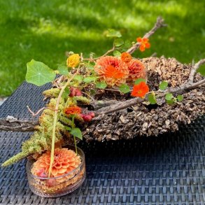 Limet fad med dahlia og sensommer